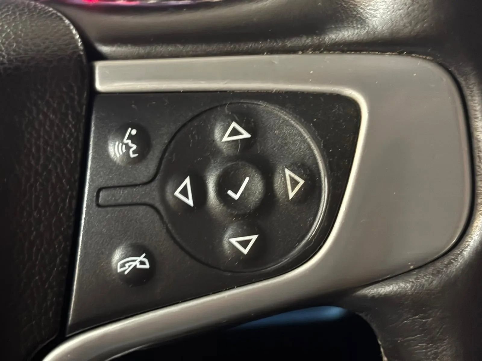 Used 2015 GMC Yukon SLT image 39