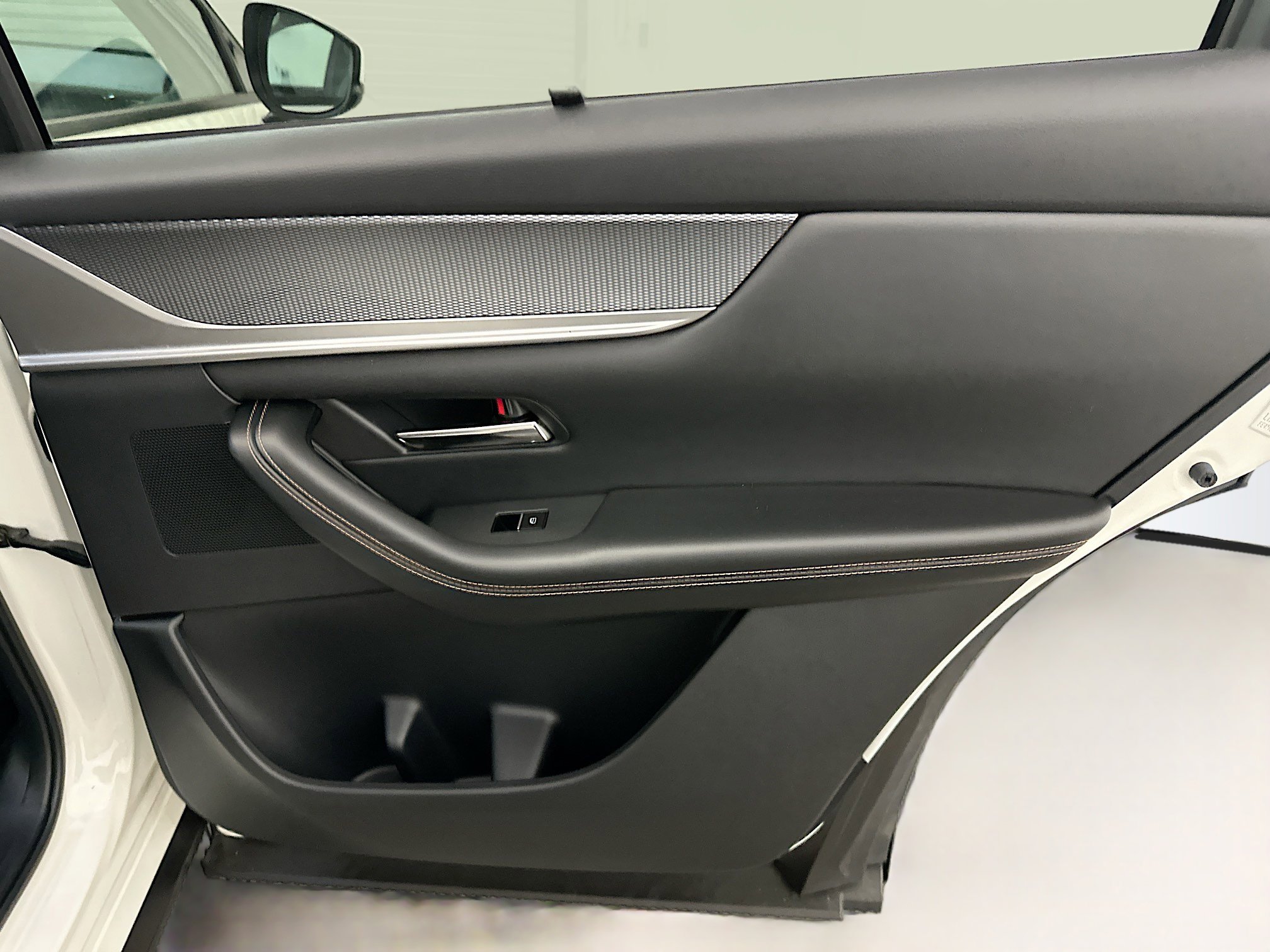 Used 2024 MAZDA CX-90 Plug-In Hybrid w/ Preferred image 34