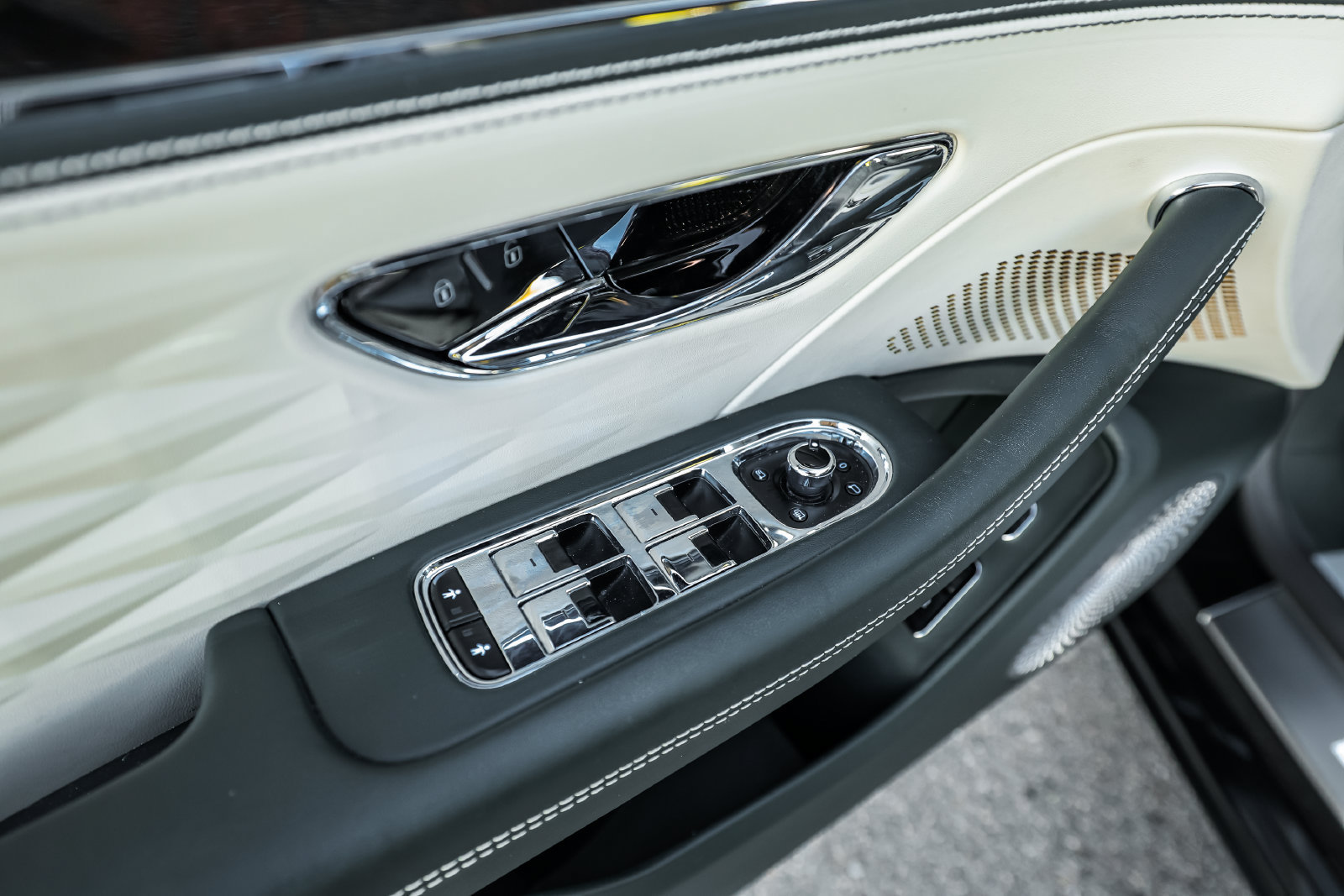 Certified 2020 Bentley Flying Spur W12 AWD/4WD image 25