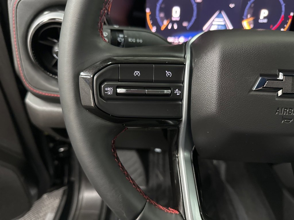 Used 2025 Chevrolet Colorado Z71 w/ Midnight Edition image 16