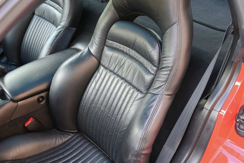 Used 1999 Chevrolet Corvette Coupe w/ Memory Pkg RWD image 33
