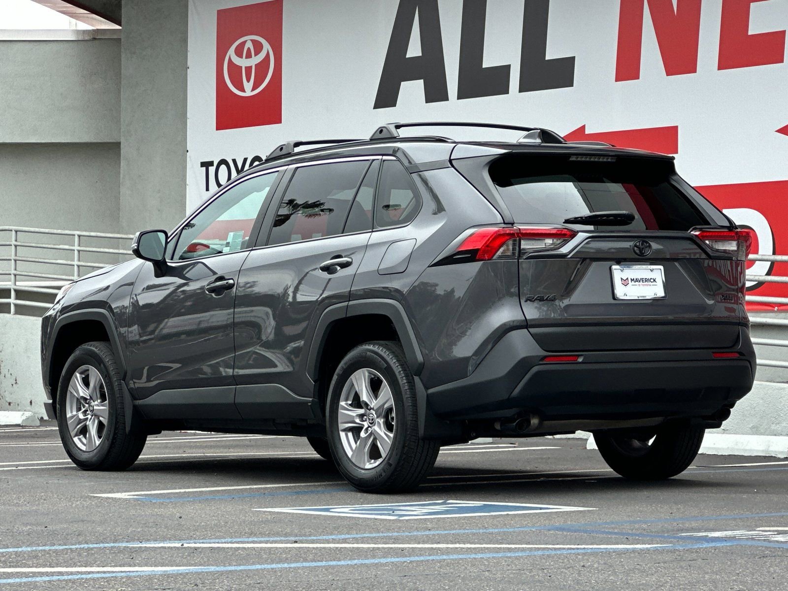 Used 2025 Toyota RAV4 XLE FWD image 3