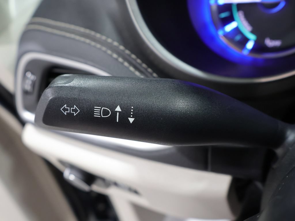 Used 2021 Chrysler Pacifica Touring-L FWD image 41