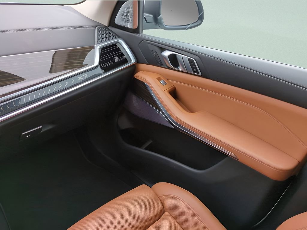 Used 2023 BMW X7 xDrive40i w/ Premium Package image 16