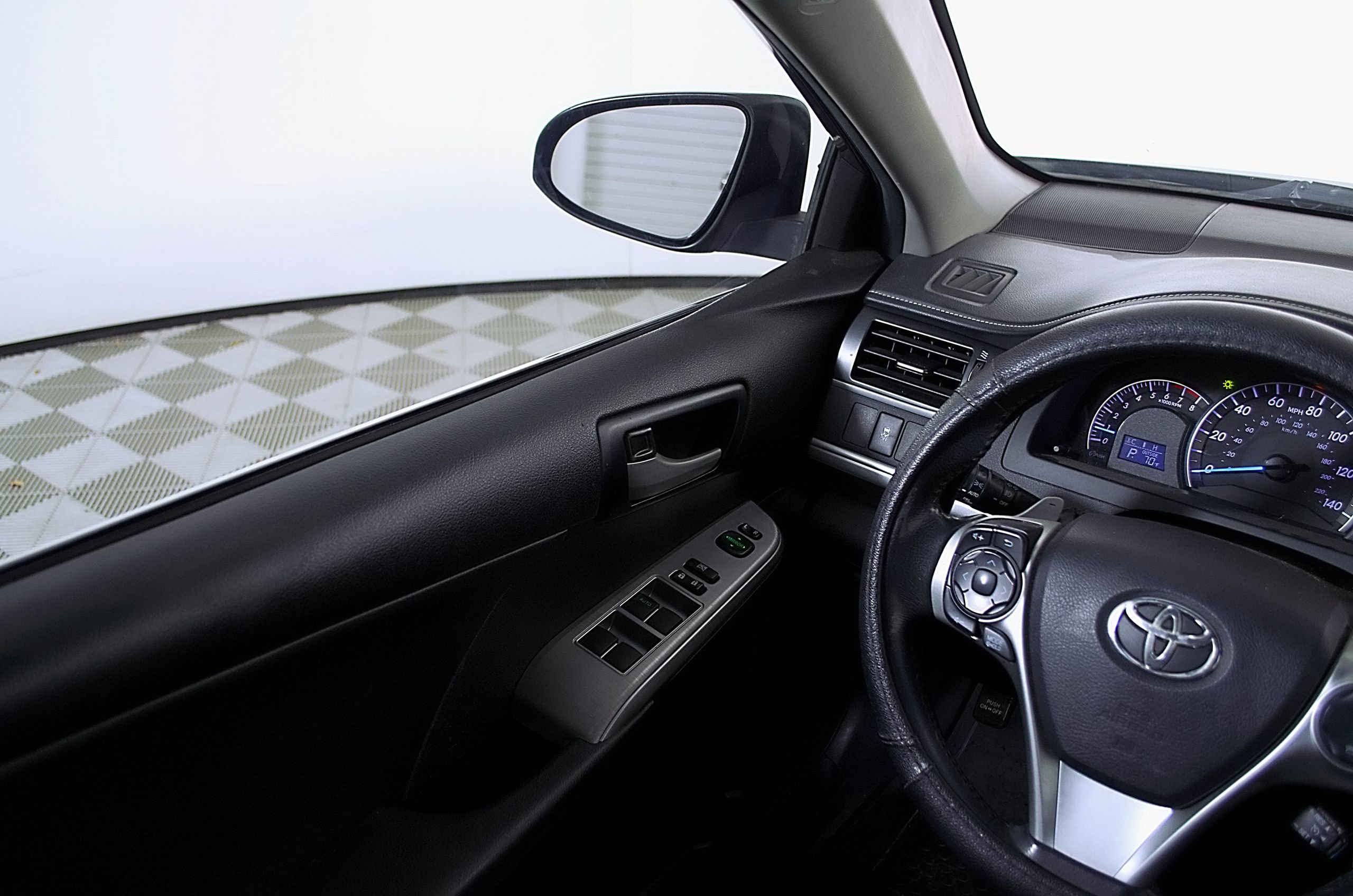 Used 2014 Toyota Camry SE FWD image 26