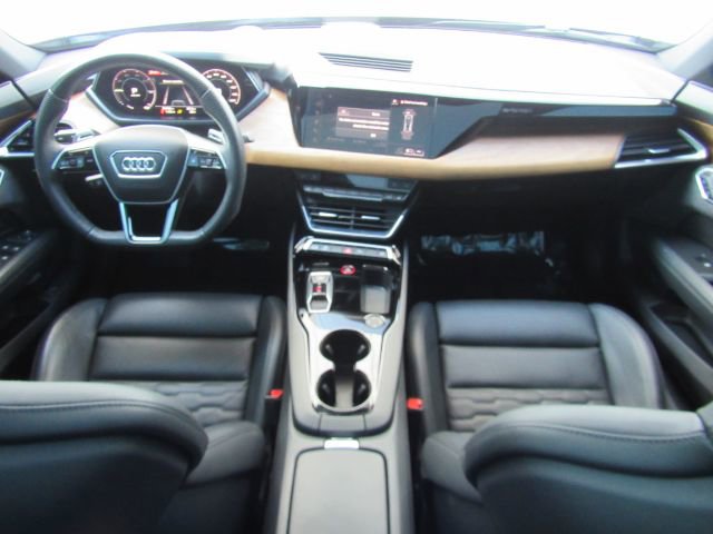 Used 2023 Audi e-tron GT Premium Plus image 3
