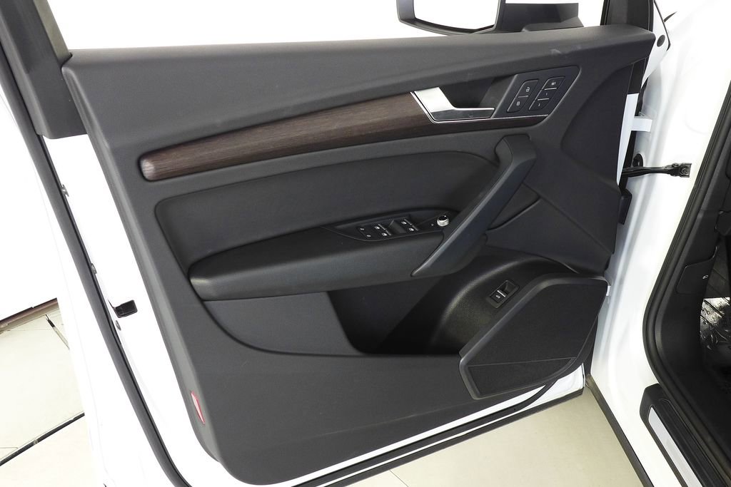 Used 2023 Audi Q5 2.0T Premium w/ Convenience Package image 11