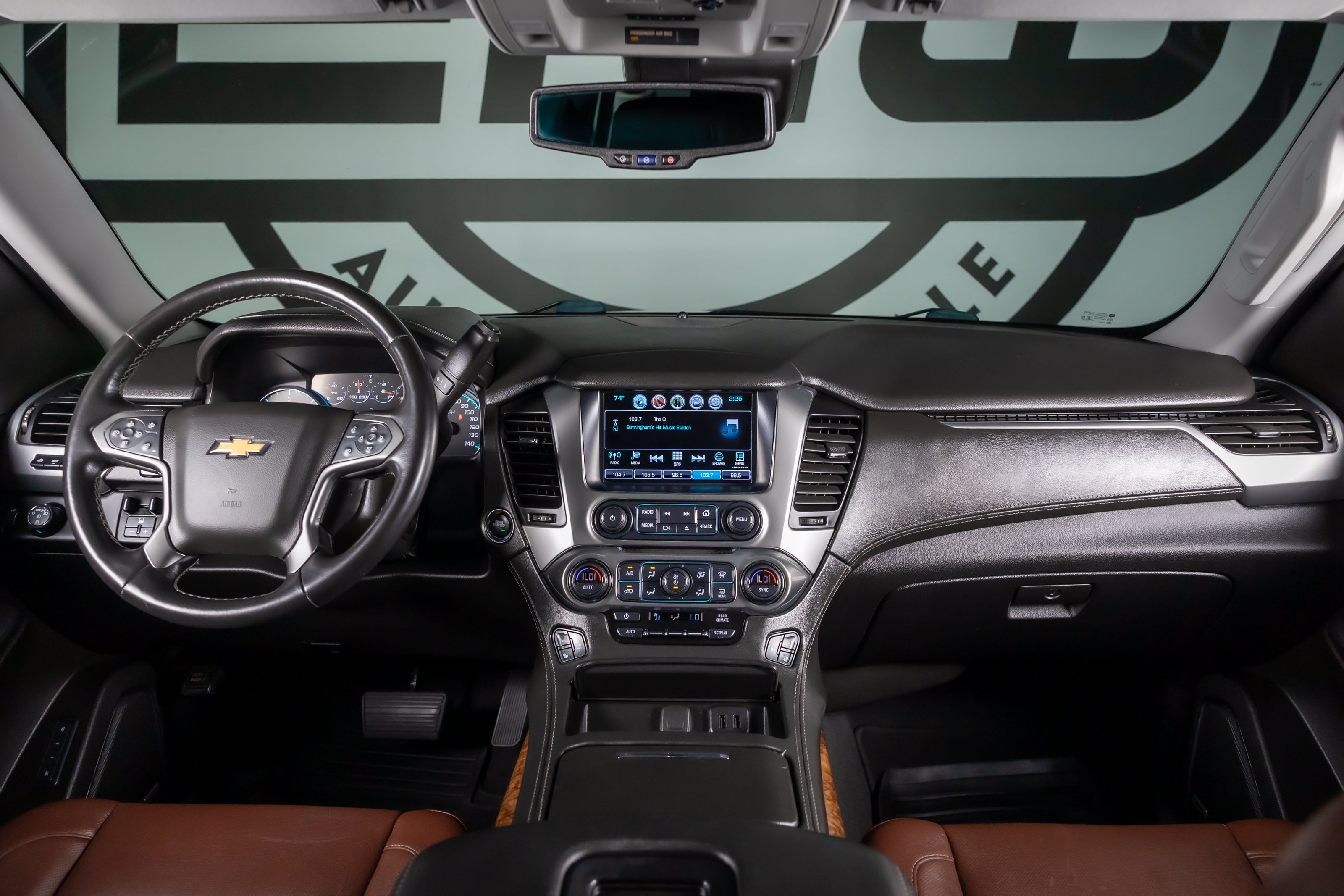 Used 2020 Chevrolet Suburban Premier w/ Premier Plus Edition RWD image 3