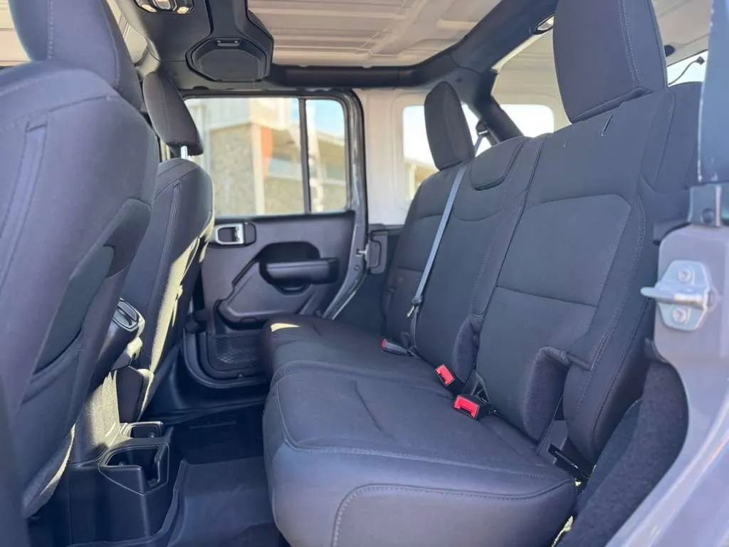 Used 2022 Jeep Wrangler Unlimited Sport AWD/4WD image 16