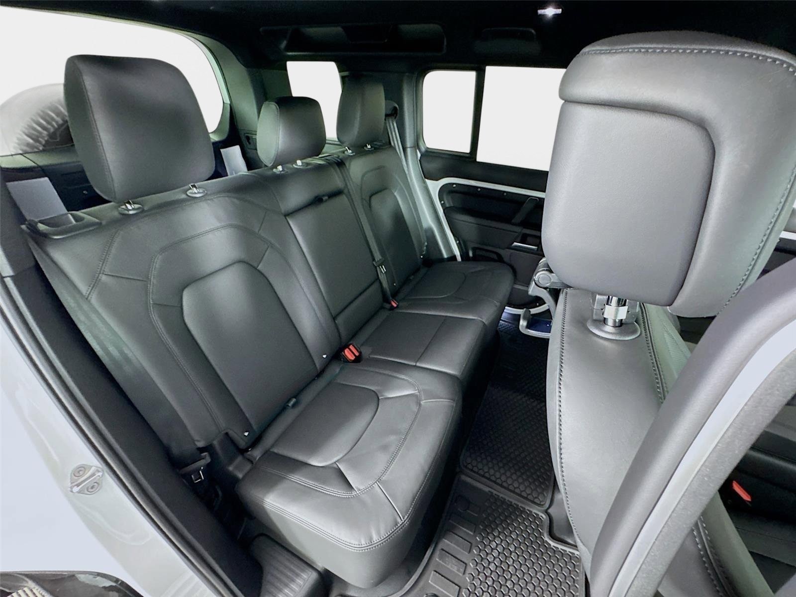 New 2026 Land Rover Defender 110 X-Dynamic SE AWD/4WD image 29