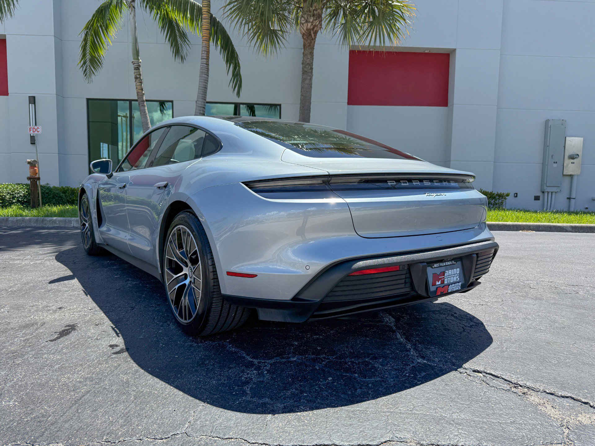 Used 2022 Porsche Taycan image 8