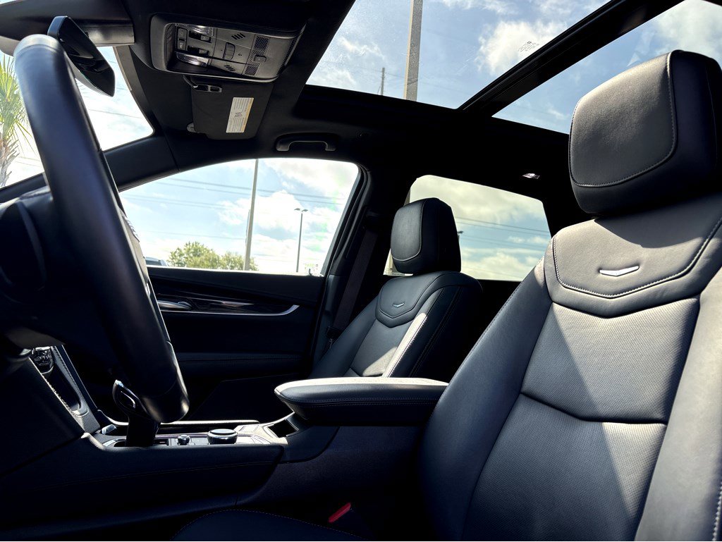 Certified 2024 Cadillac XT5 Premium Luxury FWD image 17