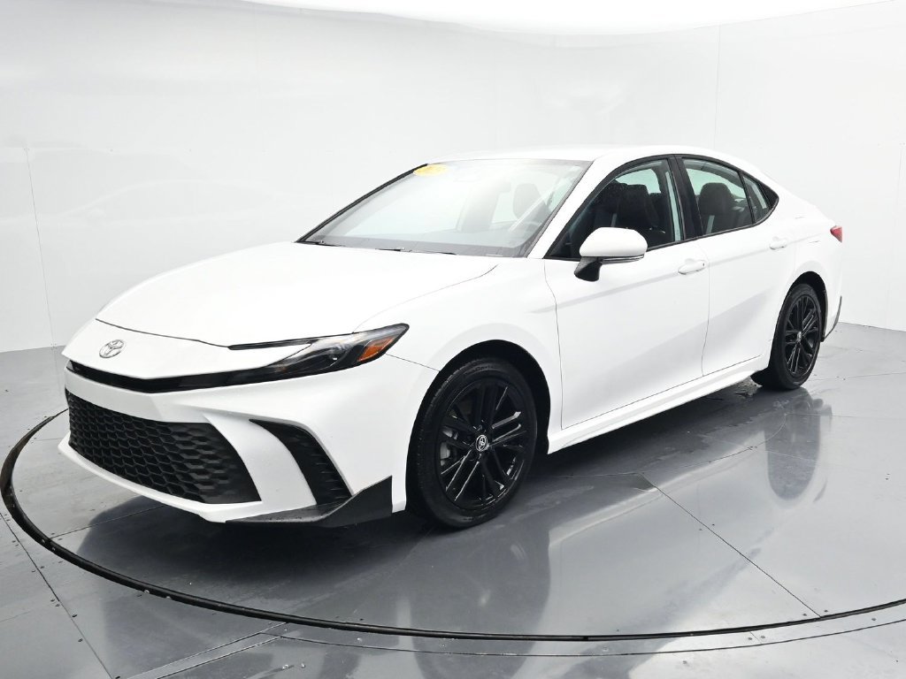 Used 2025 Toyota Camry SE AWD/4WD image 4
