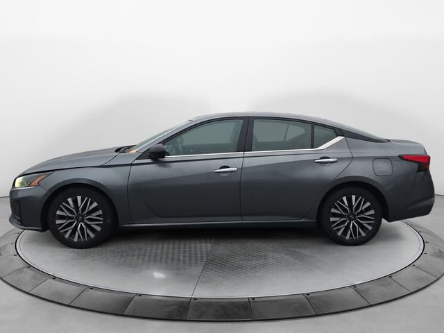 Used 2024 Nissan Altima 2.5 SV image 2