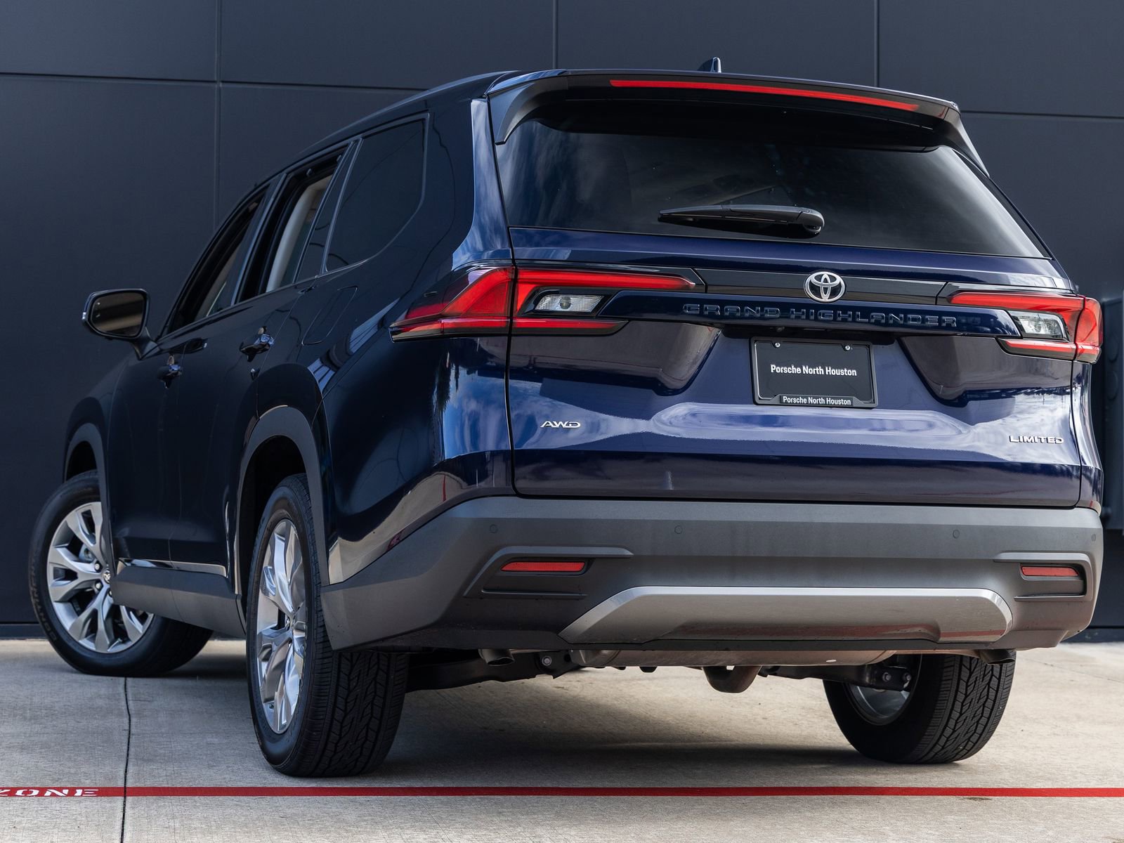 Used 2025 Toyota Grand Highlander AWD image 6