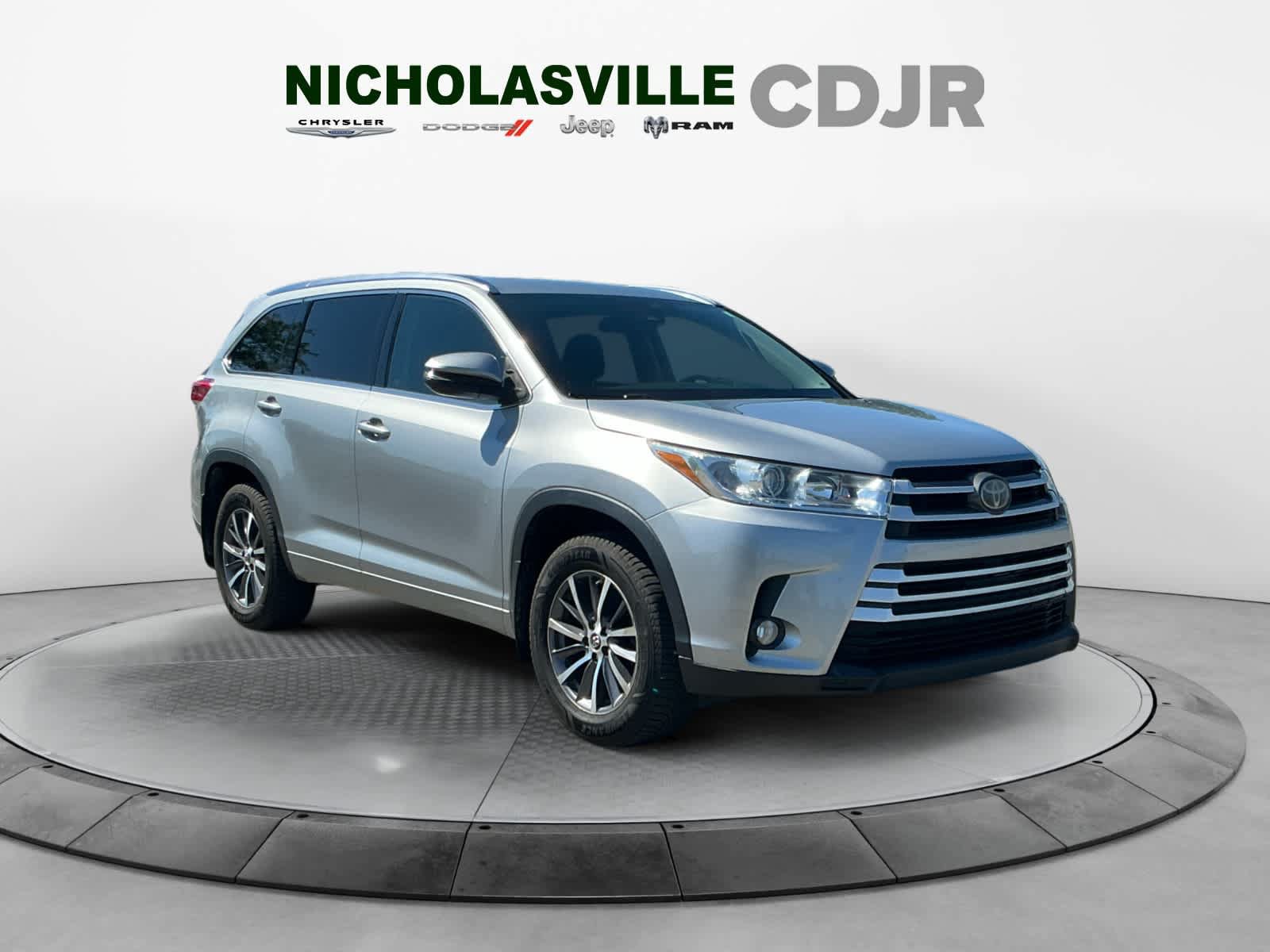 Used 2017 Toyota Highlander XLE AWD/4WD image 7