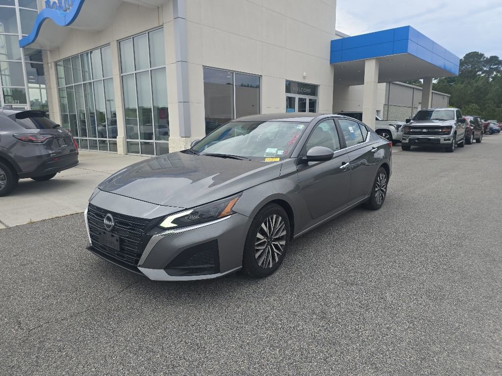 Used 2023 Nissan Altima 2.5 SV FWD image 1