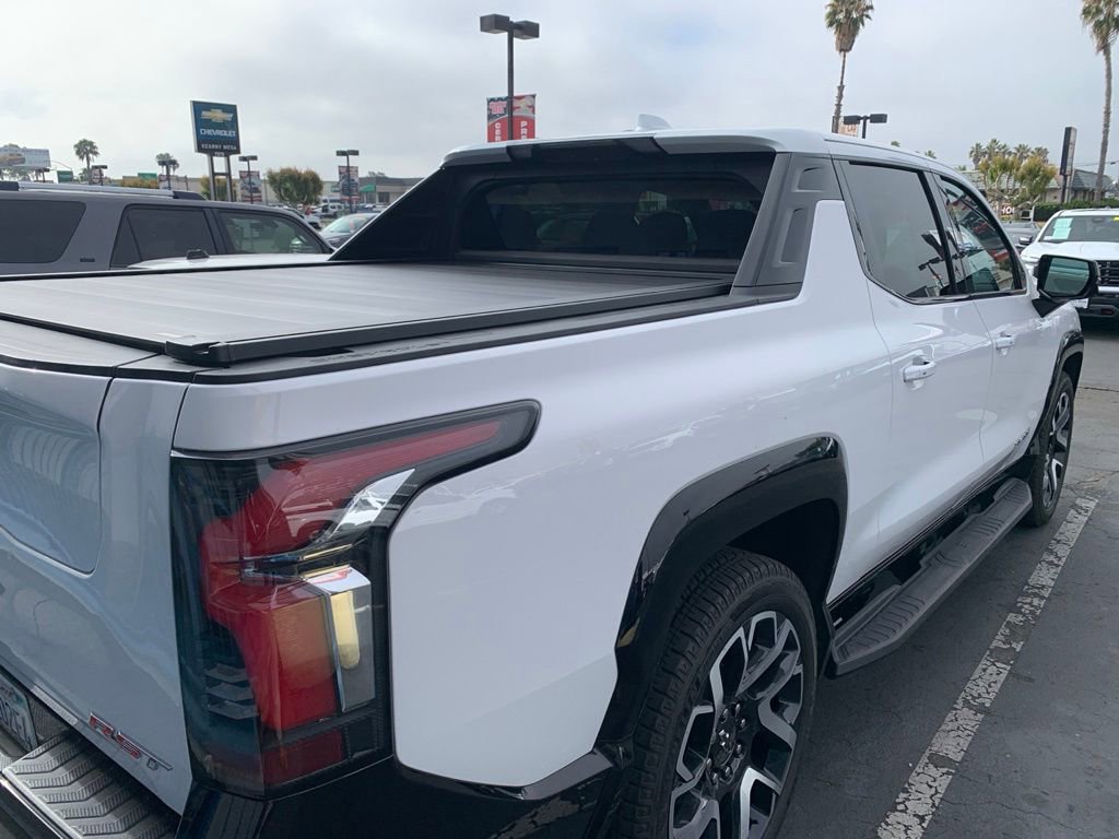 Used 2024 Chevrolet Silverado EV RST AWD/4WD image 7