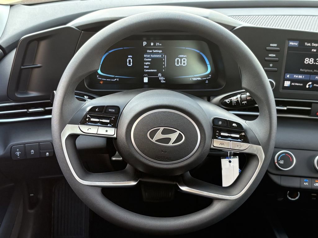 New 2025 Hyundai Elantra SE image 13