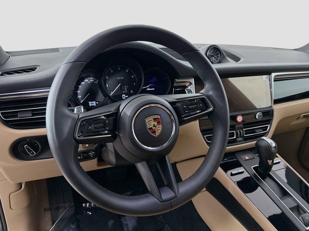 Certified 2025 Porsche Macan image 12