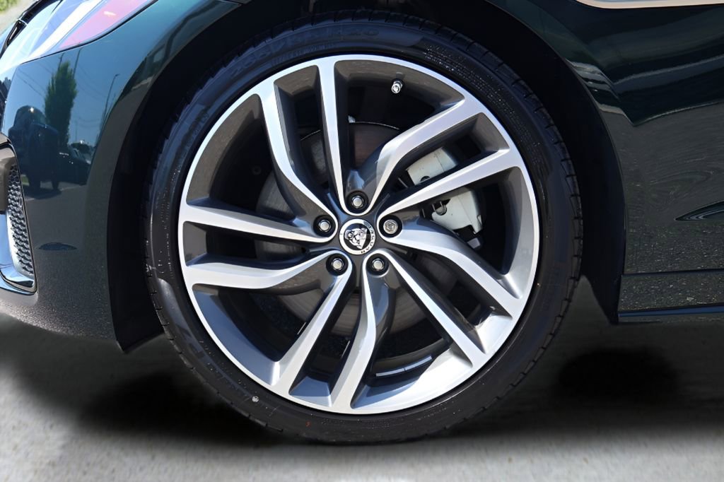 New 2024 Jaguar XF R-Dynamic SE AWD/4WD image 9