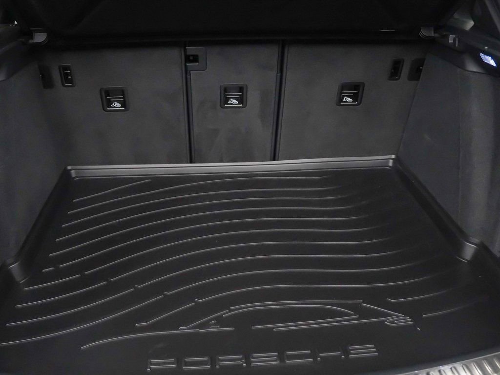 Certified 2025 Porsche Macan image 13