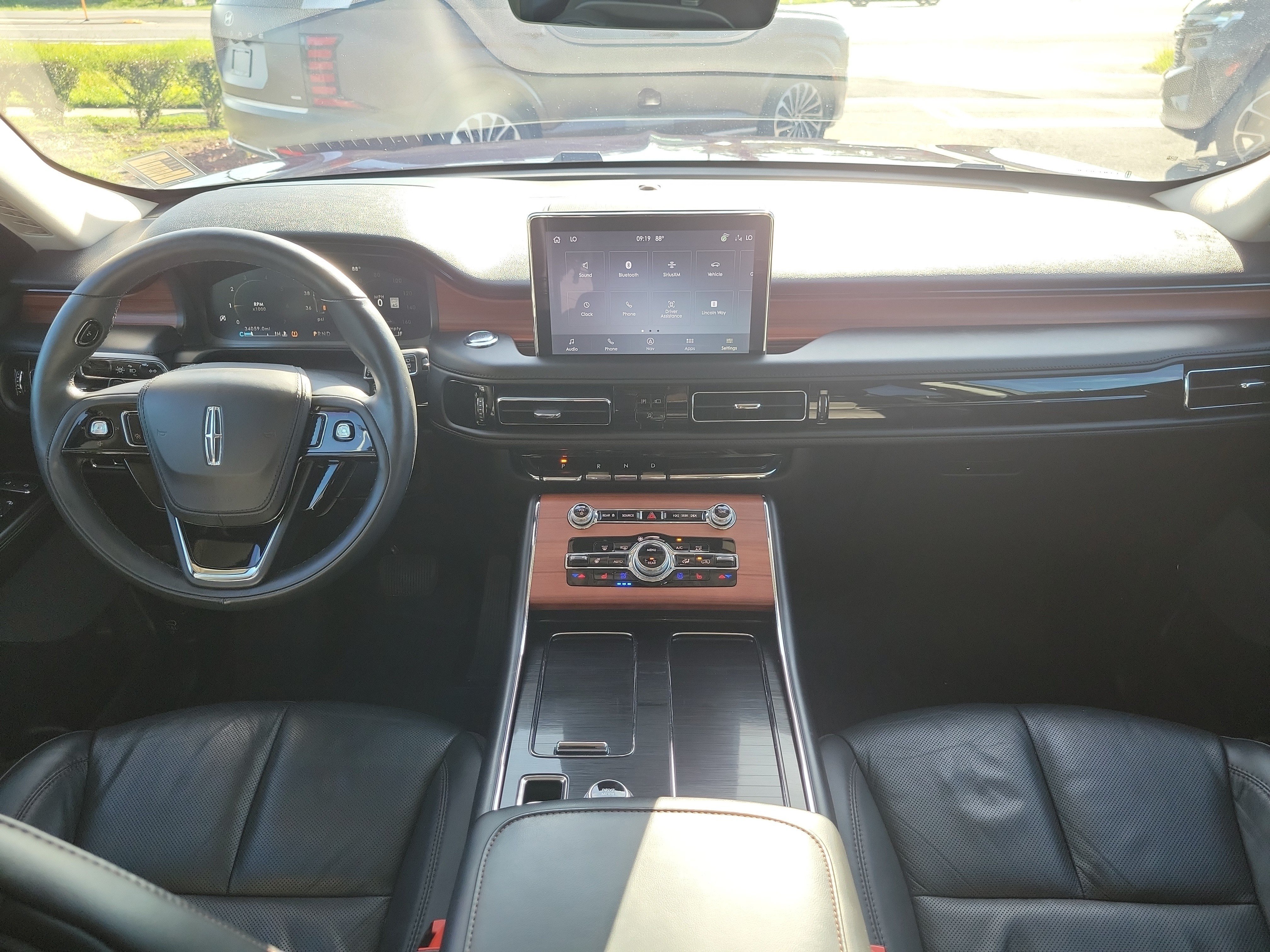 Used 2024 Lincoln Aviator Reserve w/ Equipment Group 201A RWD image 17