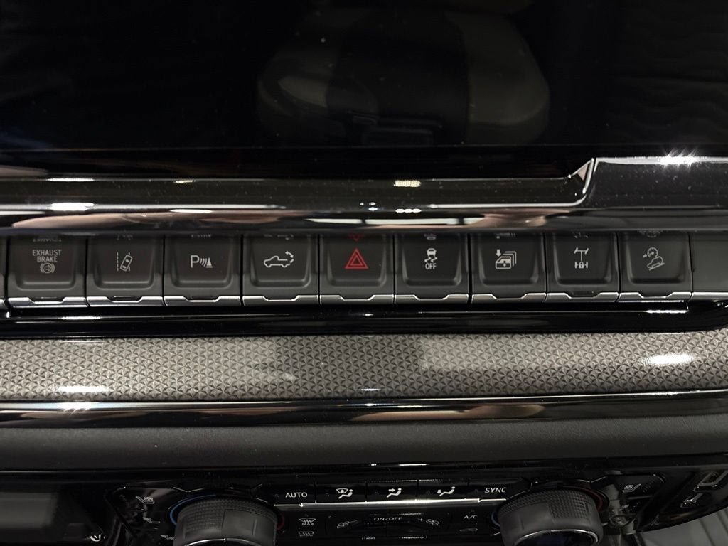 New 2026 Chevrolet Silverado 2500 ZR2 w/ LPO, Dark Essentials Package AWD/4WD image 23