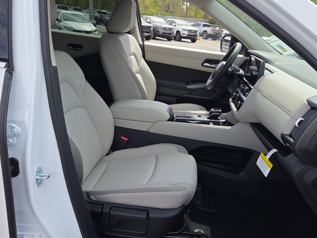 New 2026 Nissan Pathfinder SL image 12