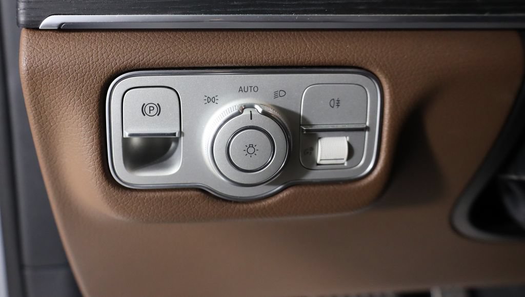 Used 2025 Mercedes-Benz GLS 450 4MATIC image 11