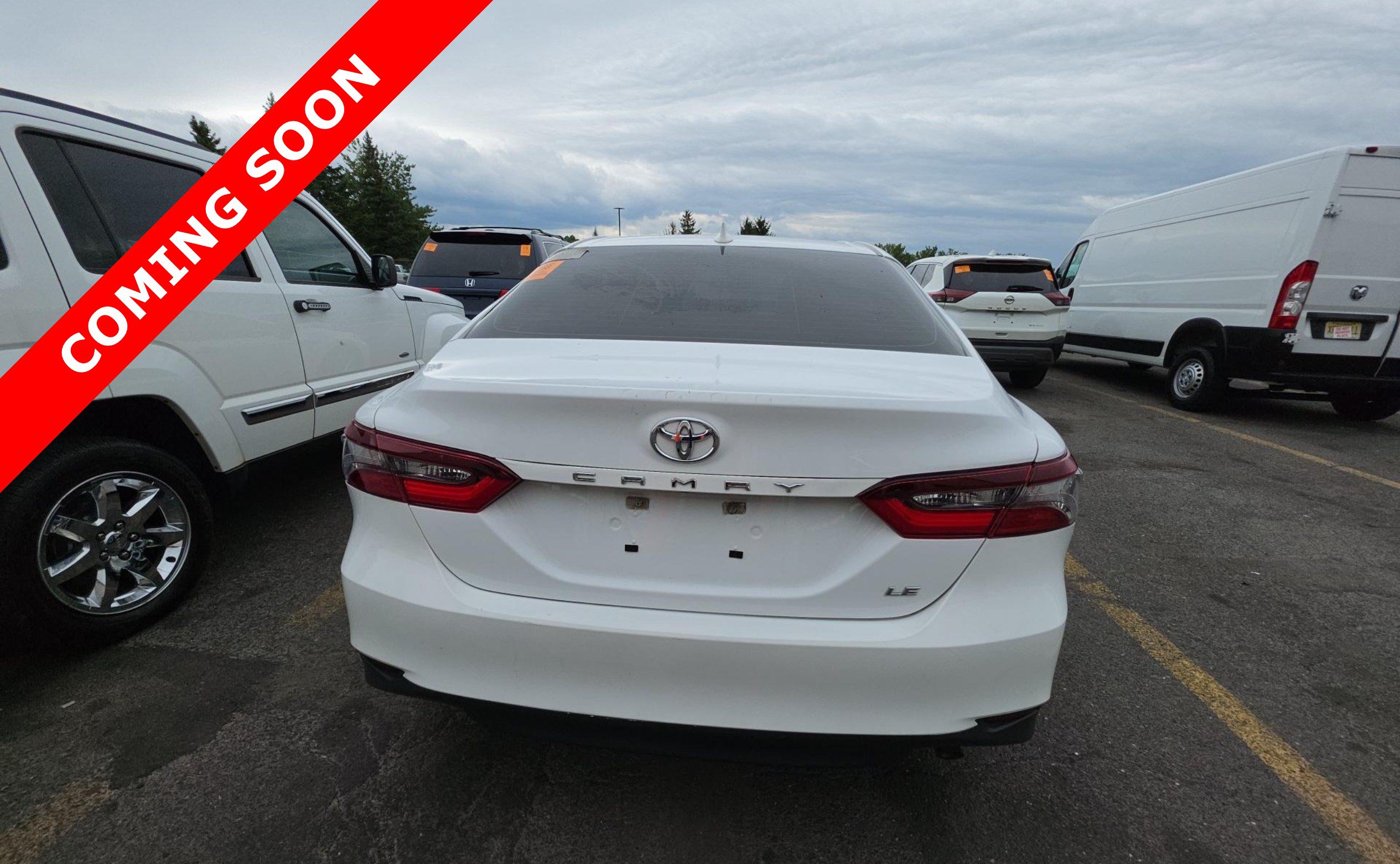 Used 2022 Toyota Camry LE FWD image 4