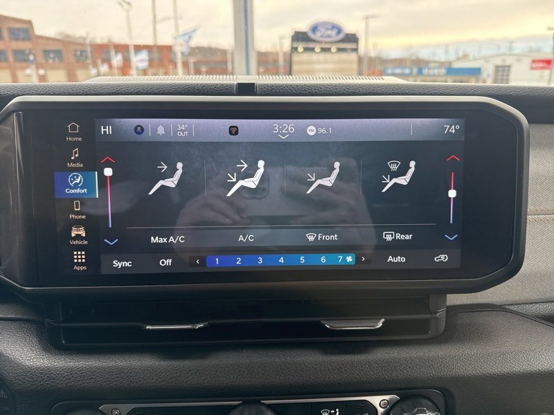 Used 2024 Jeep Wrangler Unlimited image 33