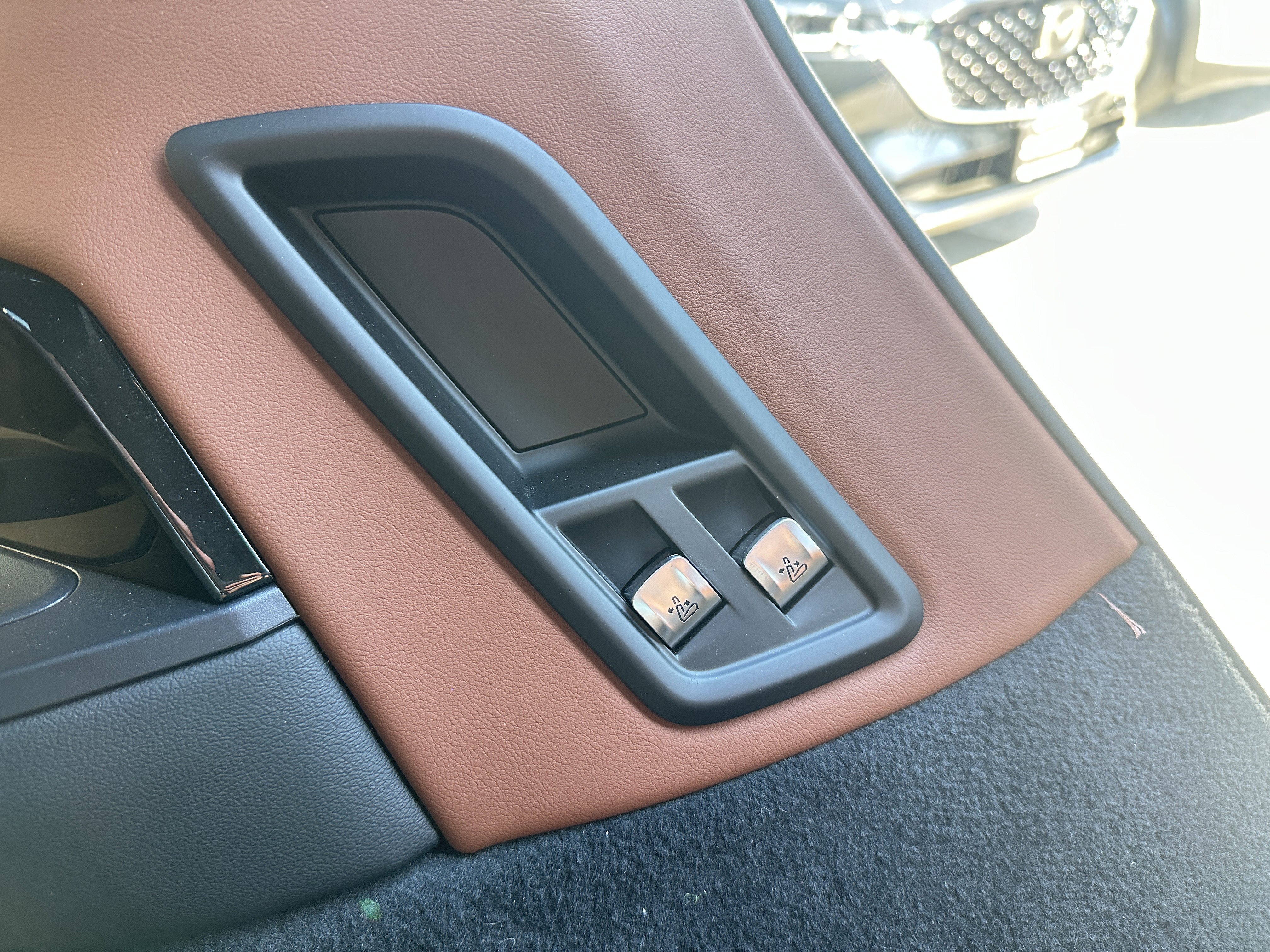 Used 2023 BMW X7 M60i w/ Executive Package image 48