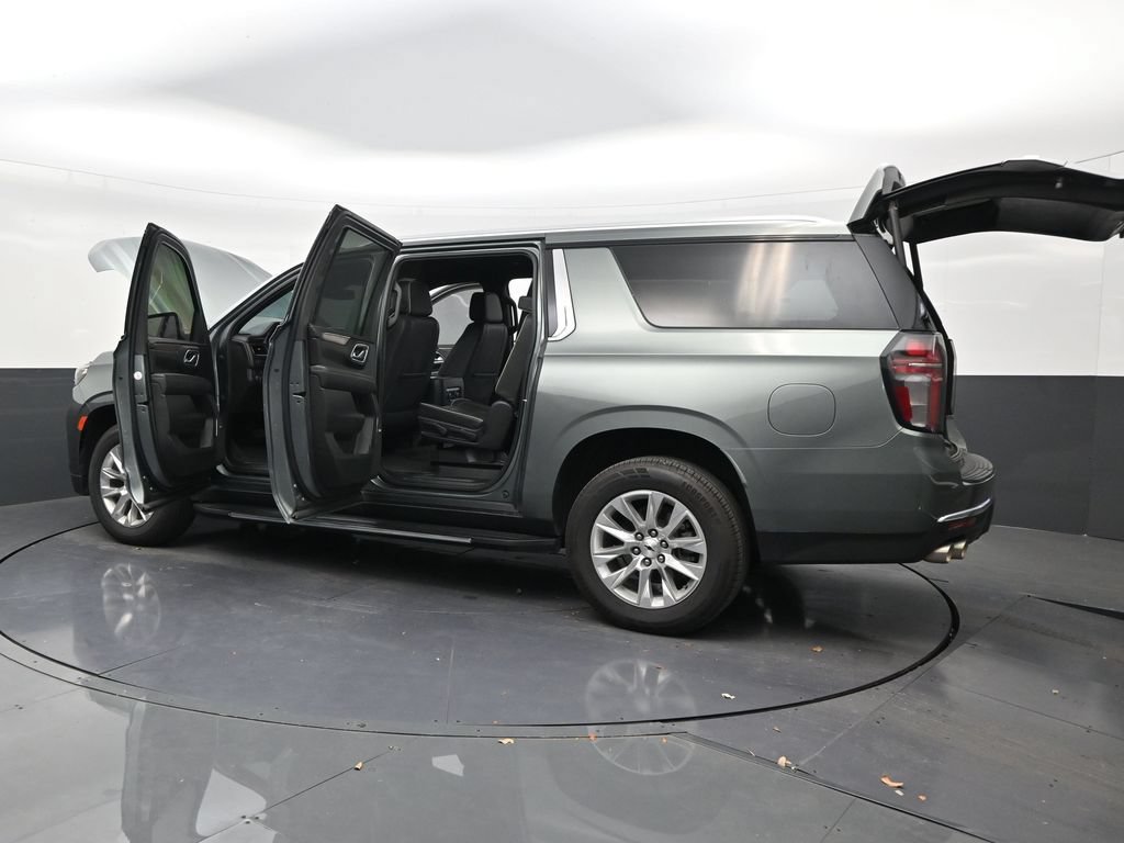 Used 2023 Chevrolet Suburban Premier RWD image 31