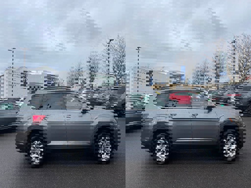 Used 2020 Volkswagen Atlas SE w/ Towing Package image 2