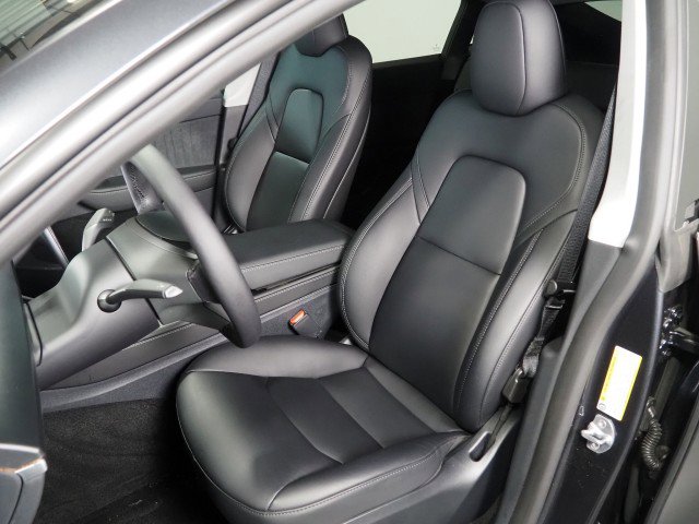Used 2025 Tesla Model Y AWD image 15