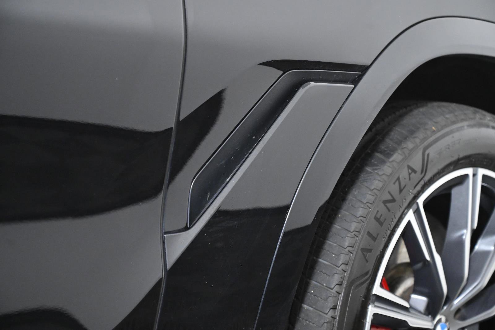 Used 2024 BMW X6 M60i image 13