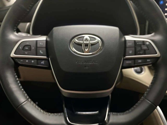 Used 2024 Toyota Highlander Limited AWD/4WD image 33