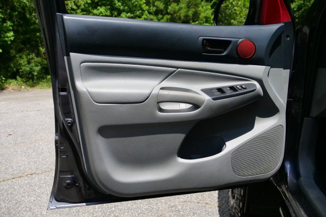 Used 2014 Toyota Tacoma PreRunner w/ SR5 Package RWD image 18