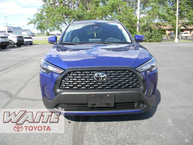 Used 2024 Toyota Corolla Cross LE w/ Moonroof Package AWD/4WD image 6