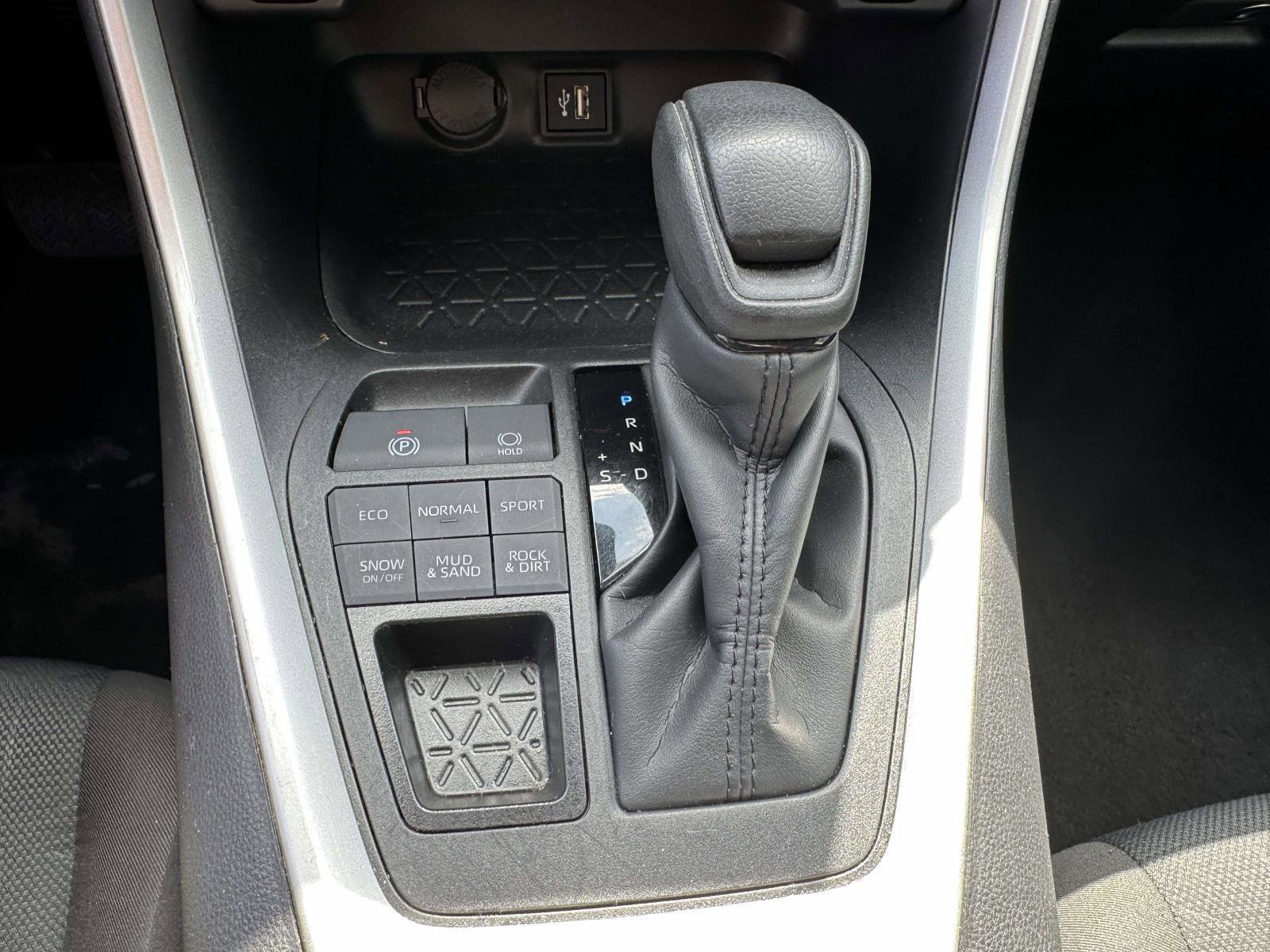 Certified 2025 Toyota RAV4 XLE AWD/4WD image 28