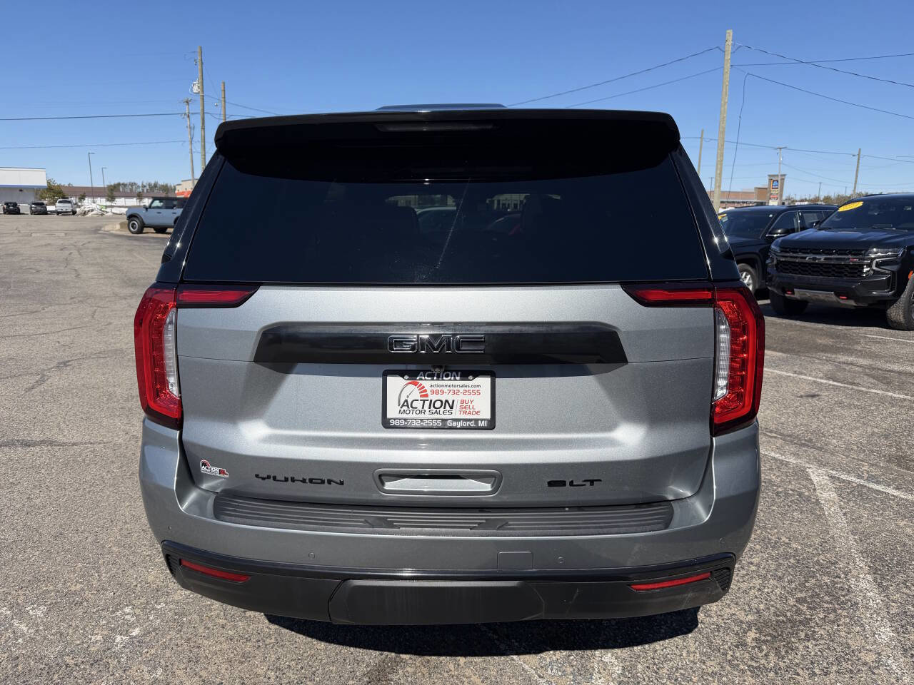 Used 2023 GMC Yukon SLT w/ SLT Luxury Package image 4