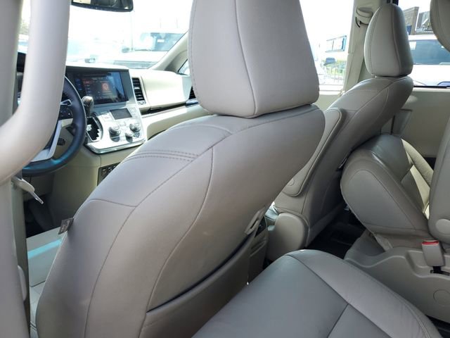 Used 2017 Toyota Sienna XLE Premium AWD/4WD image 14