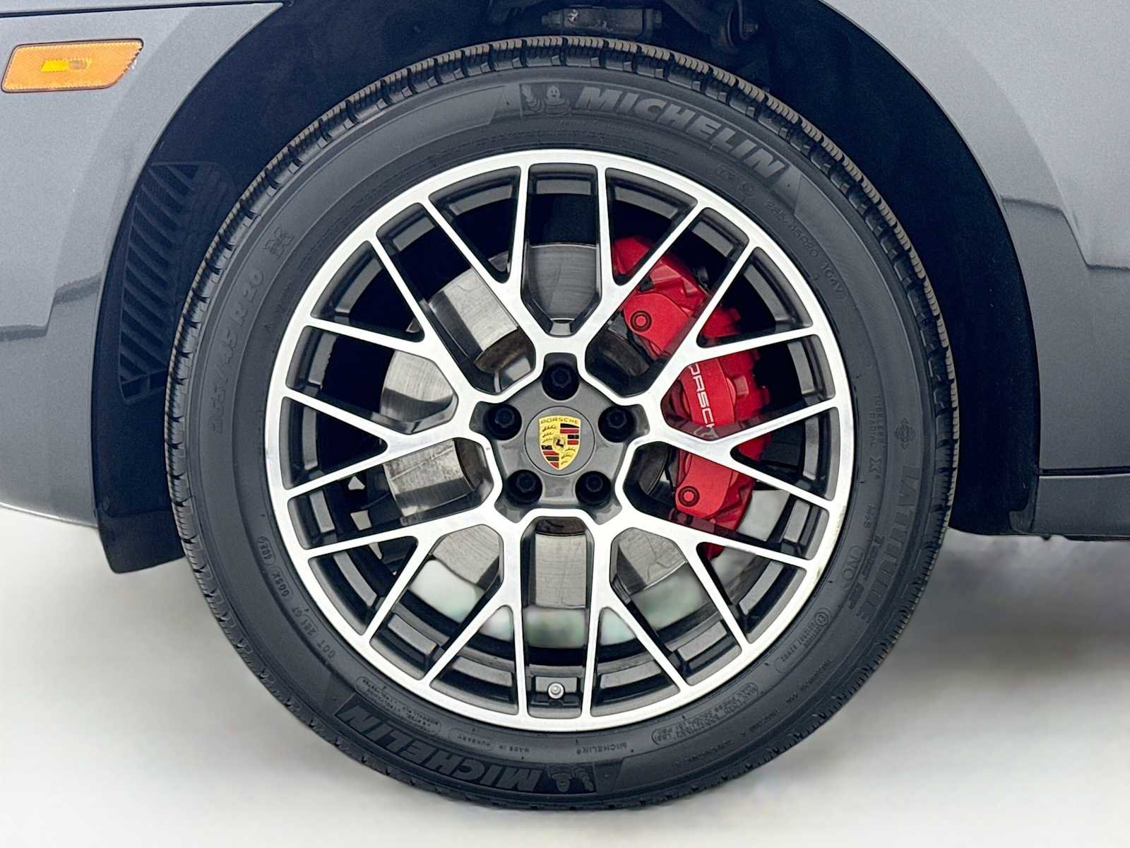 Used 2018 Porsche Macan Turbo image 33