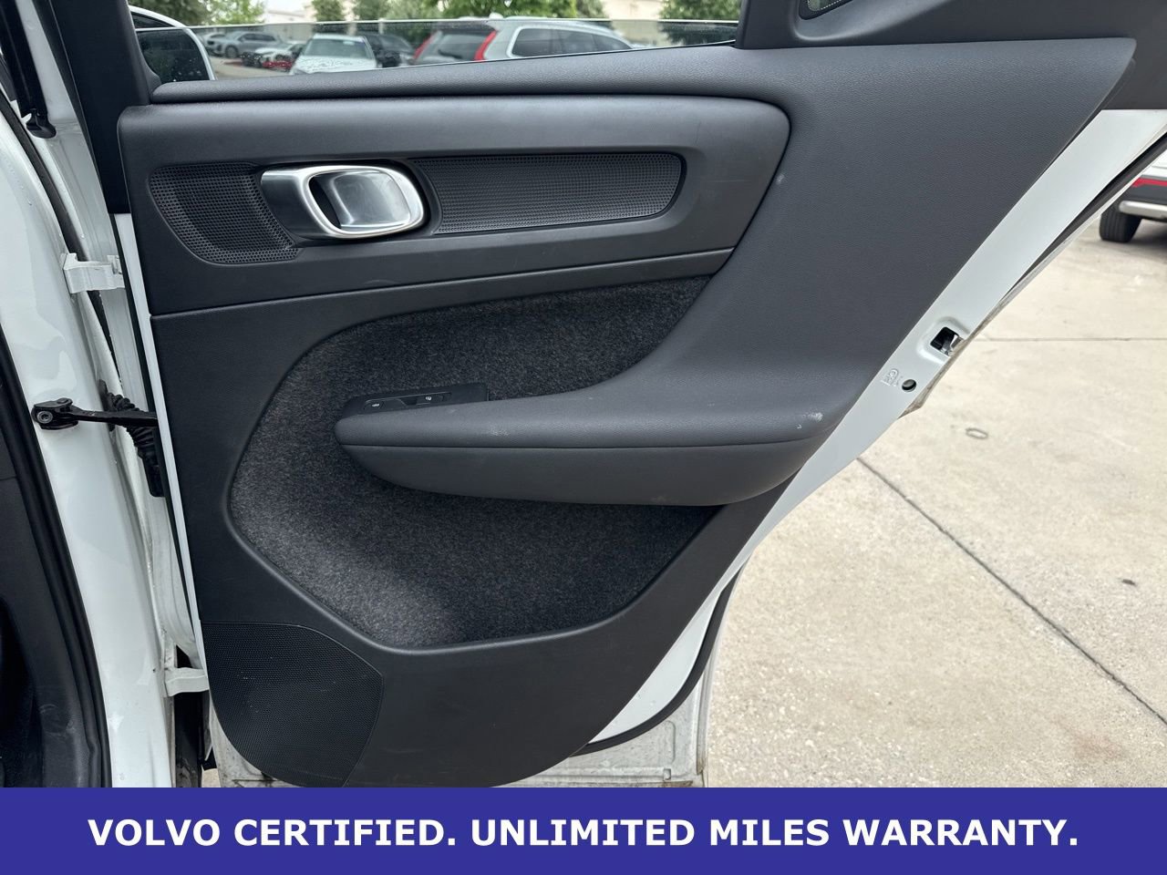 Certified 2025 Volvo XC40 B5 Plus AWD/4WD image 14