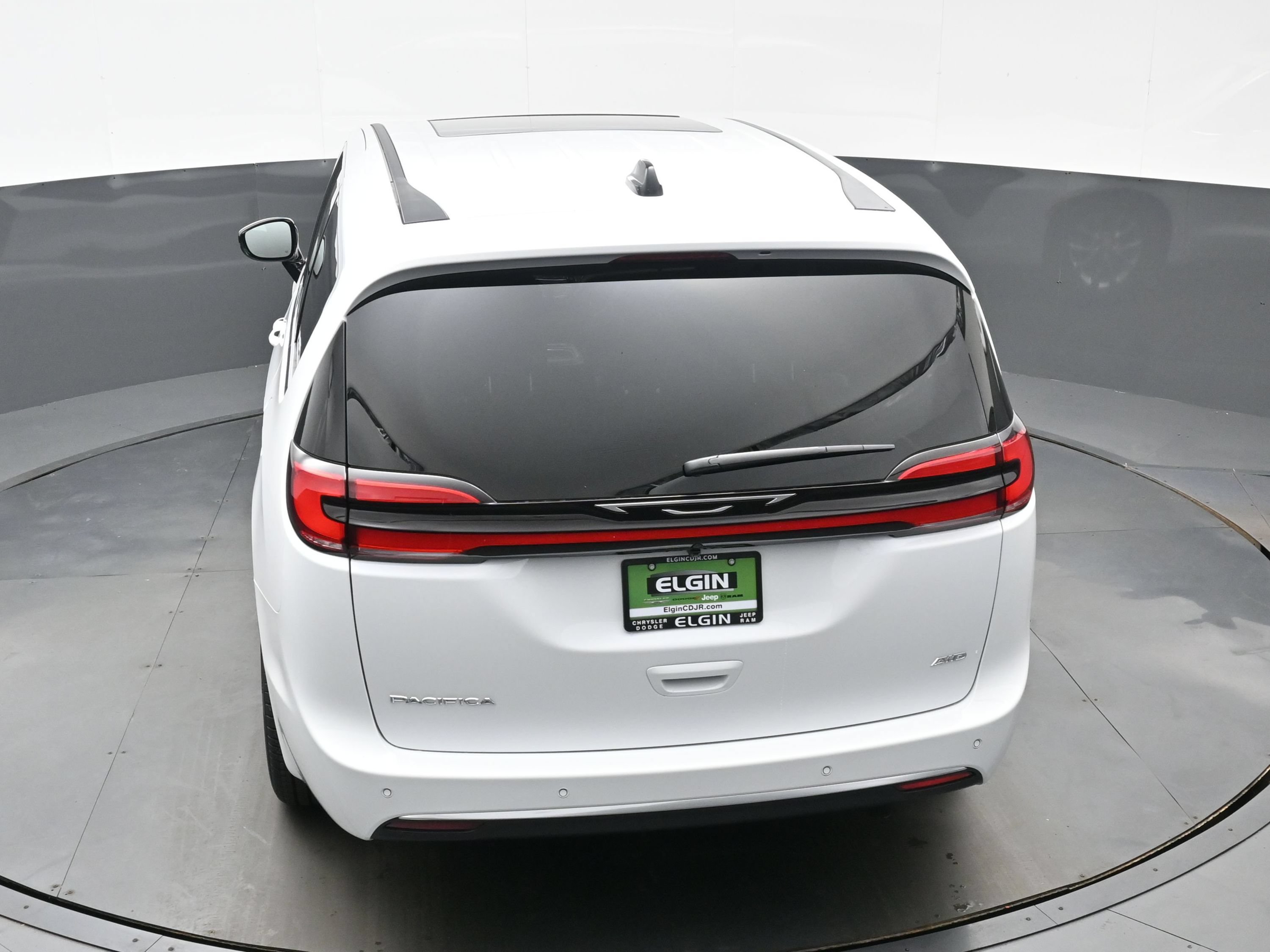 New 2027 Chrysler Pacifica Select AWD/4WD image 24