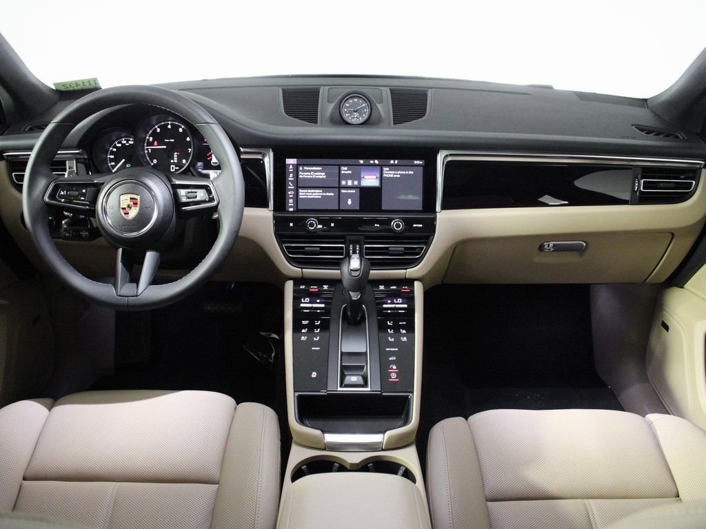 Certified 2025 Porsche Macan image 20