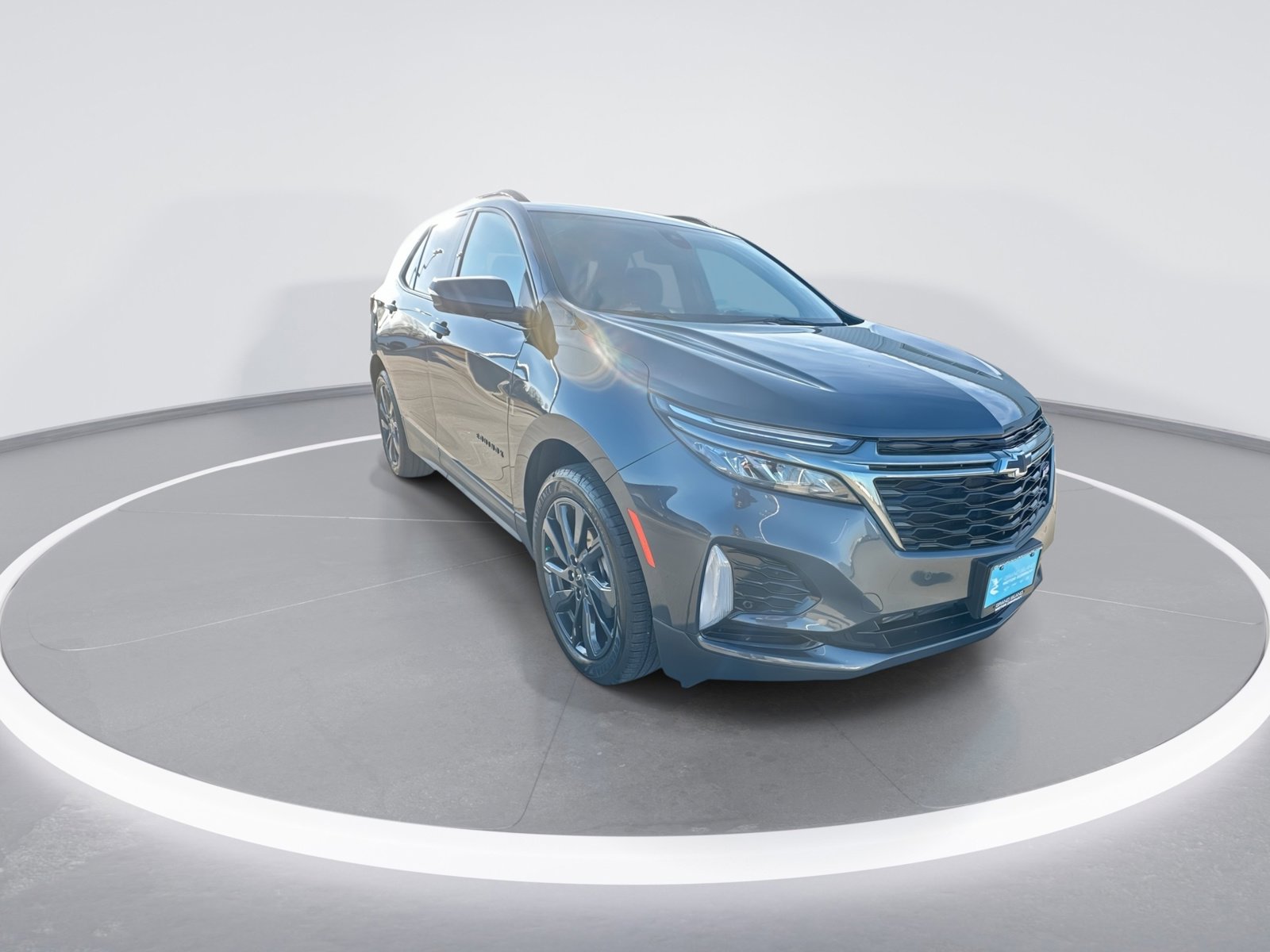 Used 2022 Chevrolet Equinox RS w/ Infotainment Package FWD image 2
