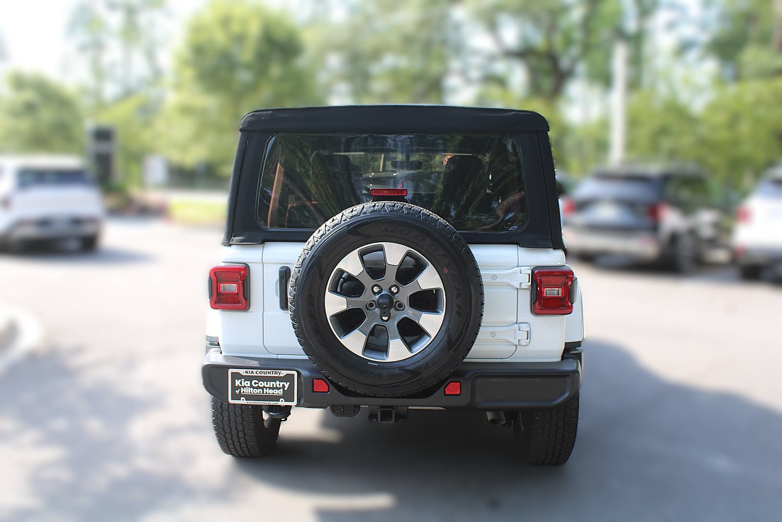 Used 2023 Jeep Wrangler Unlimited Sahara w/ LED Lighting Group AWD/4WD image 8