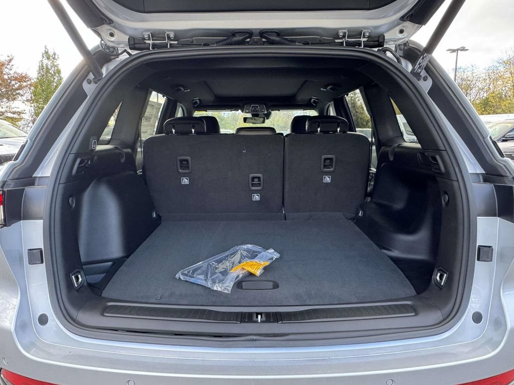 New 2025 Jeep Grand Cherokee Limited w/ Luxury Tech Group II AWD/4WD image 30